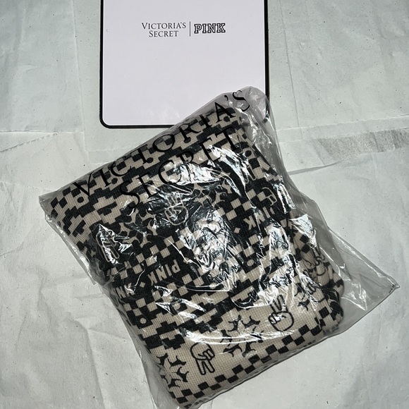 (M) Victoria’s Secret ✌🏽 Peace Sign PINK THERMAL PAJAMA ONESIE - Picture 5 of 9